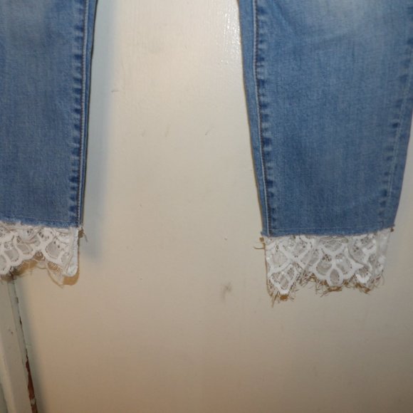 Driftwood Jackie Lace Hem Lighter Wash Jeans Sz 29 - Picture 3 of 8